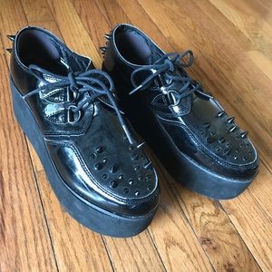 YRU Spiked Black Kreepers